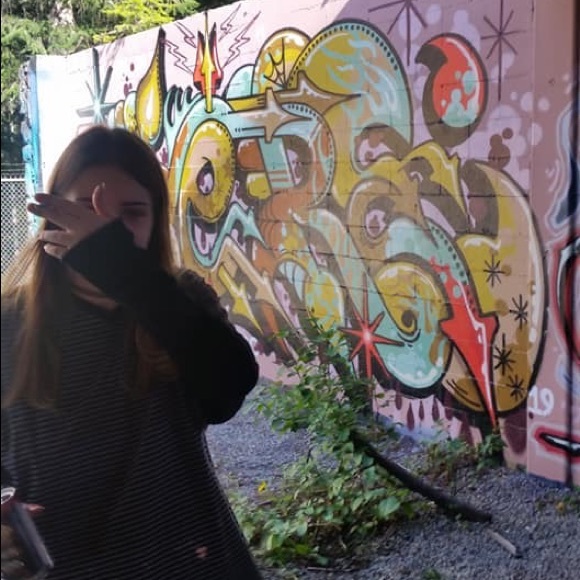 Meet your Posher, Haley - Picture 1 of 1